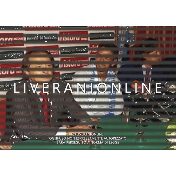 RETROSPETTIVA ROBERTO BAGGIO CALCIATORE NELLA FOTO ROBERTO BAGGIO 14-09-2000 ALLA PRESENTAZIONE A BRESCIA CON IL PRESIDENTE GINO CORIONI E VITTORIO PETRONE AG ALDO LIVERANI SAS 