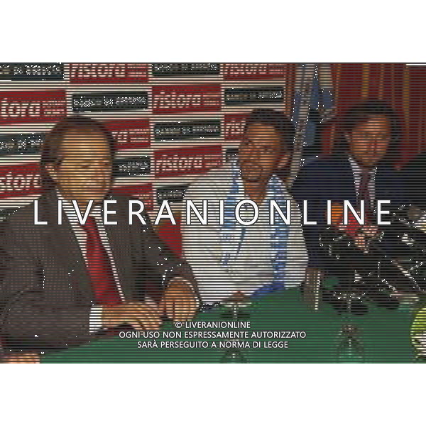 RETROSPETTIVA ROBERTO BAGGIO CALCIATORE NELLA FOTO ROBERTO BAGGIO 14-09-2000 ALLA PRESENTAZIONE A BRESCIA CON IL PRESIDENTE GINO CORIONI E VITTORIO PETRONE AG ALDO LIVERANI SAS  