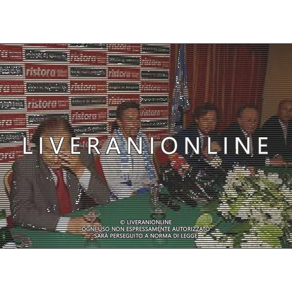 RETROSPETTIVA ROBERTO BAGGIO CALCIATORE NELLA FOTO ROBERTO BAGGIO 14-09-2000 ALLA PRESENTAZIONE A BRESCIA CON IL PRESIDENTE GINO CORIONI E VITTORIO PETRONE AG ALDO LIVERANI SAS 
