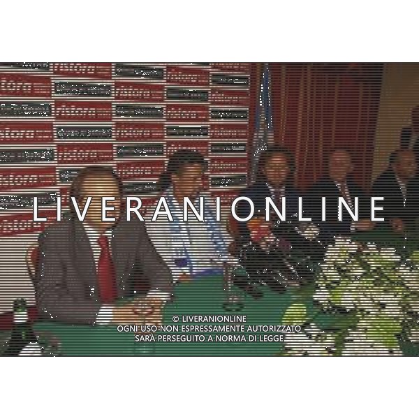 RETROSPETTIVA ROBERTO BAGGIO CALCIATORE NELLA FOTO ROBERTO BAGGIO 14-09-2000 ALLA PRESENTAZIONE A BRESCIA CON IL PRESIDENTE GINO CORIONI E VITTORIO PETRONE AG ALDO LIVERANI SAS 