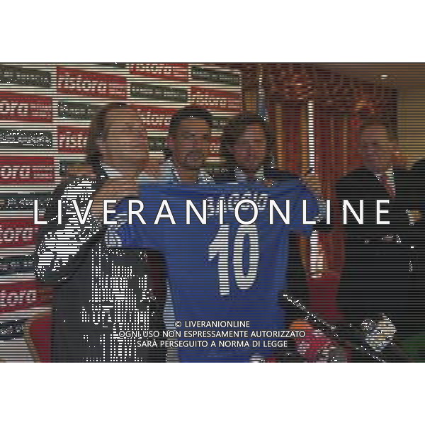 RETROSPETTIVA ROBERTO BAGGIO CALCIATORE NELLA FOTO ROBERTO BAGGIO 14-09-2000 ALLA PRESENTAZIONE A BRESCIA CON IL PRESIDENTE GINO CORIONI E VITTORIO PETRONE AG ALDO LIVERANI SAS 