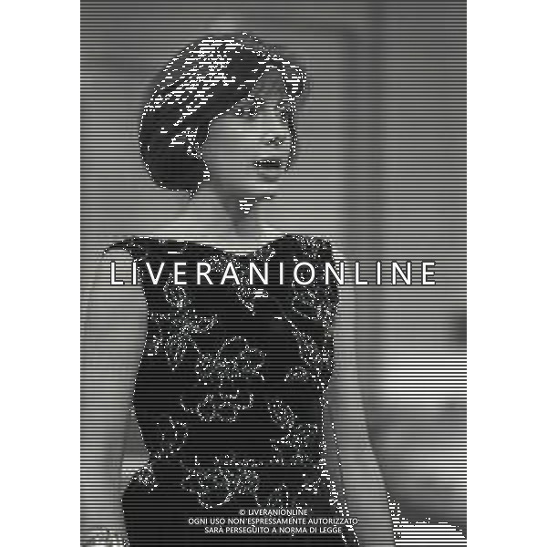 RETROSPETTIVA SABINA CIUFFINI PRESENTATRICE TELEVISIVA NELLA FOTO SABINA CIUFFINI NELLA TRASMISSIONE TELEVISIVA “M\'AMA O NON M\'AMA“ NELL\'ANNO 1983 AG ALDO LIVERANI SAS