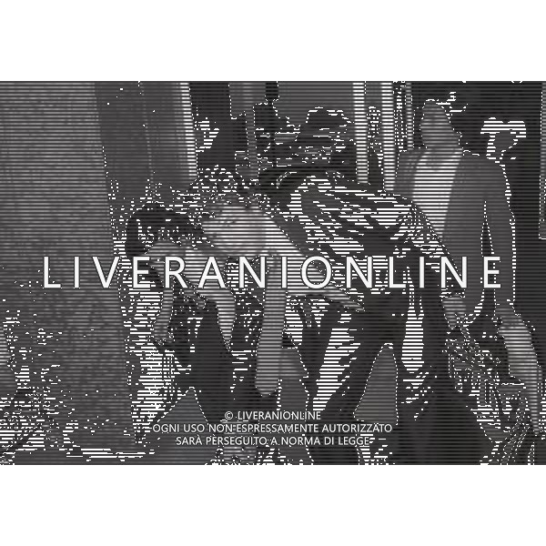 1983 MILANO AEROPORTO DI LINATE RIENTRO DAL BRASILE DEL DIRETTORE SPORTIVO DELL\'UDINESE CALCIO FRANCO DAL CIN CON IL CONTRATTO FIRMATO DEL GIOCATORE BRASILIANO ZICO AG ALDO LIVERANI SAS