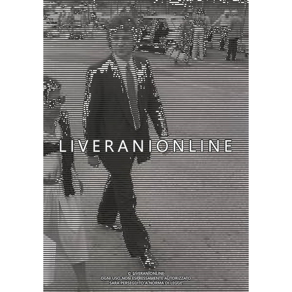 1983 MILANO AEROPORTO DI LINATE RIENTRO DAL BRASILE DEL DIRETTORE SPORTIVO DELL\'UDINESE CALCIO FRANCO DAL CIN CON IL CONTRATTO FIRMATO DEL GIOCATORE BRASILIANO ZICO AG ALDO LIVERANI SAS