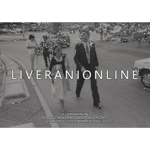 1983 MILANO AEROPORTO DI LINATE RIENTRO DAL BRASILE DEL DIRETTORE SPORTIVO DELL\'UDINESE CALCIO FRANCO DAL CIN CON IL CONTRATTO FIRMATO DEL GIOCATORE BRASILIANO ZICO AG ALDO LIVERANI SAS