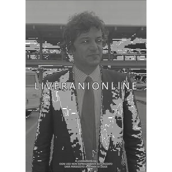 1983 MILANO AEROPORTO DI LINATE RIENTRO DAL BRASILE DEL DIRETTORE SPORTIVO DELL\'UDINESE CALCIO FRANCO DAL CIN CON IL CONTRATTO FIRMATO DEL GIOCATORE BRASILIANO ZICO AG ALDO LIVERANI SAS