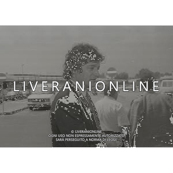 1983 MILANO AEROPORTO DI LINATE RIENTRO DAL BRASILE DEL DIRETTORE SPORTIVO DELL\'UDINESE CALCIO FRANCO DAL CIN CON IL CONTRATTO FIRMATO DEL GIOCATORE BRASILIANO ZICO AG ALDO LIVERANI SAS