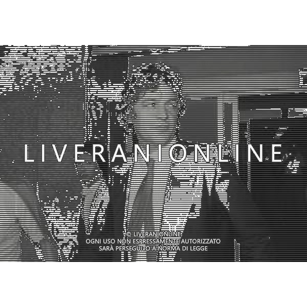 1983 MILANO AEROPORTO DI LINATE RIENTRO DAL BRASILE DEL DIRETTORE SPORTIVO DELL\'UDINESE CALCIO FRANCO DAL CIN CON IL CONTRATTO FIRMATO DEL GIOCATORE BRASILIANO ZICO AG ALDO LIVERANI SAS