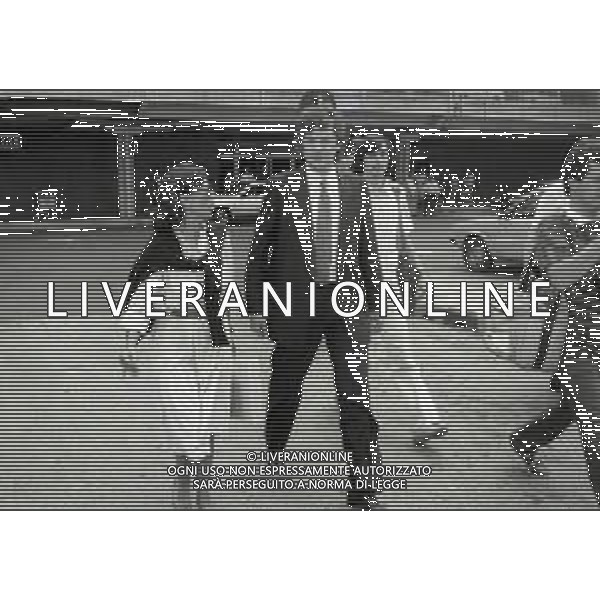 1983 MILANO AEROPORTO DI LINATE RIENTRO DAL BRASILE DEL DIRETTORE SPORTIVO DELL\'UDINESE CALCIO FRANCO DAL CIN CON IL CONTRATTO FIRMATO DEL GIOCATORE BRASILIANO ZICO AG ALDO LIVERANI SAS
