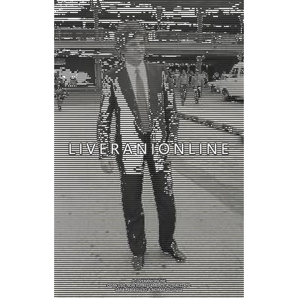 1983 MILANO AEROPORTO DI LINATE RIENTRO DAL BRASILE DEL DIRETTORE SPORTIVO DELL\'UDINESE CALCIO FRANCO DAL CIN CON IL CONTRATTO FIRMATO DEL GIOCATORE BRASILIANO ZICO AG ALDO LIVERANI SAS