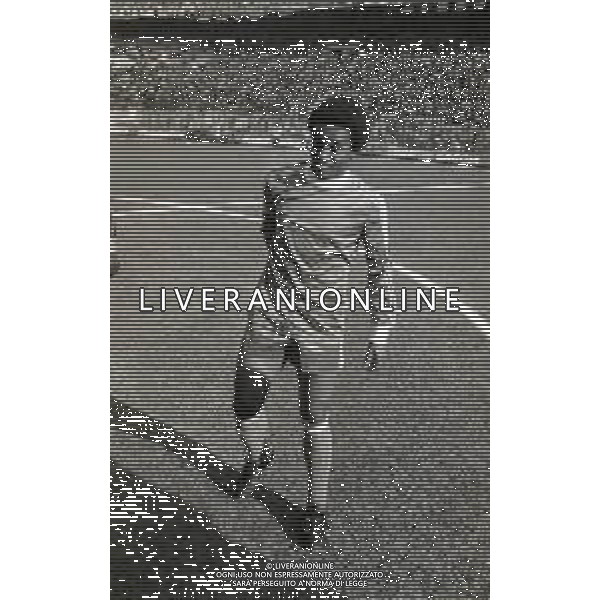 RETROSPETTIVA JUARY CALCIATORE NELLA FOTO JUARY CON LA MAGLIA DELL\'AVELLINO CALCIO NELL\'ANNO 1980 AG ALDO LIVERANI SAS