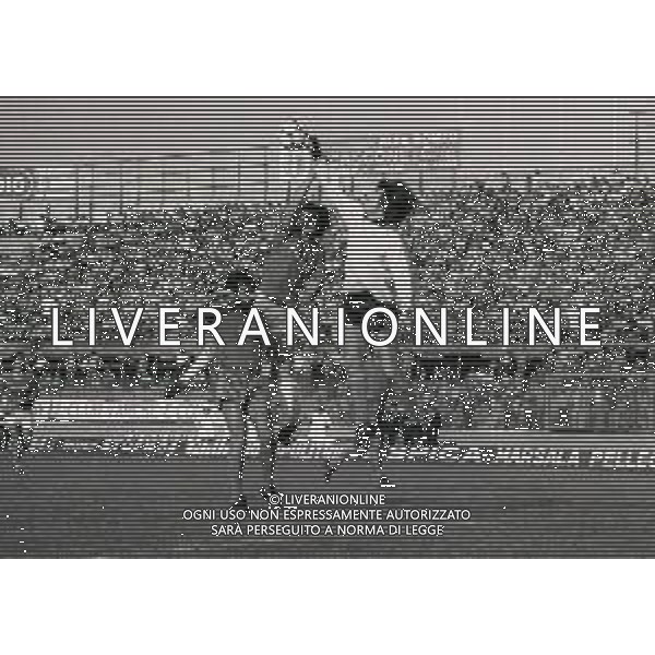 11-10-1981 VARESE-CAMPIONATO DI CALCIO SERIE B VARESE -VERONA 1-0 NELLA FOTO PARATA CLAUDIO GARELLA AG ALDO LIVERANI SAS