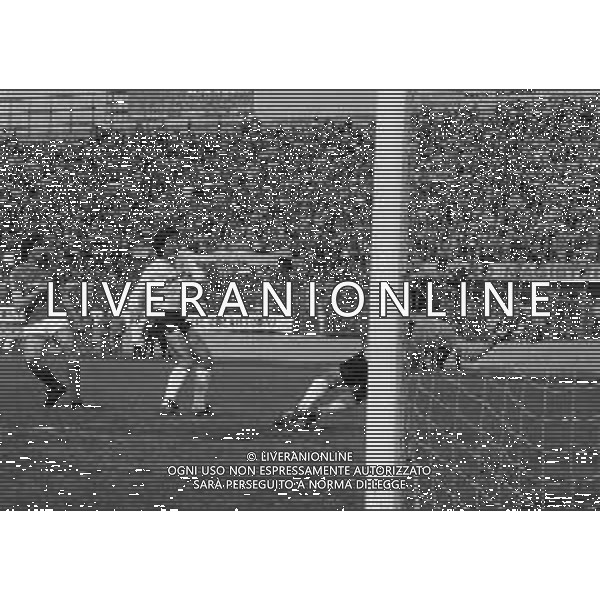 25-04-1982 VARESE CAMPIONATO DI CALCIO SERIE B VARESE PALERMO 3-1 NELLA FOTO GOAL GAETANO AUTERI AG ALDO LIVERANI SAS