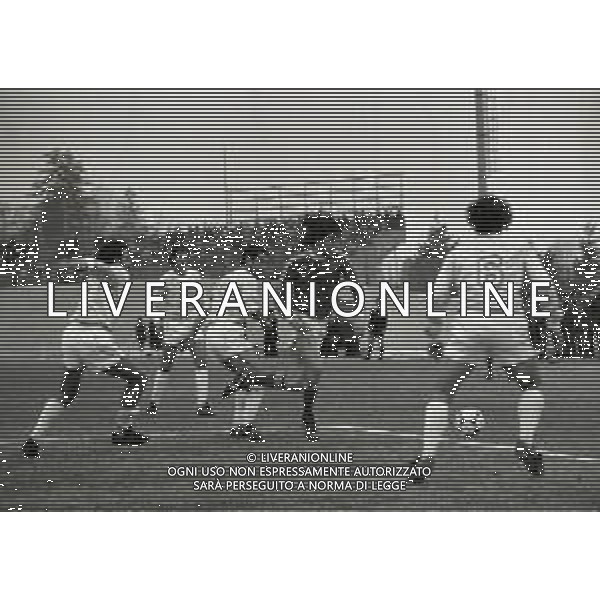 08-03-1981 VARESE CAMPIONATO DI CALCIO SERIE B VARESE LAZIO 3-2 NELLA FOTO AZIONE DI GIOCO AG ALDO LIVERANI SAS