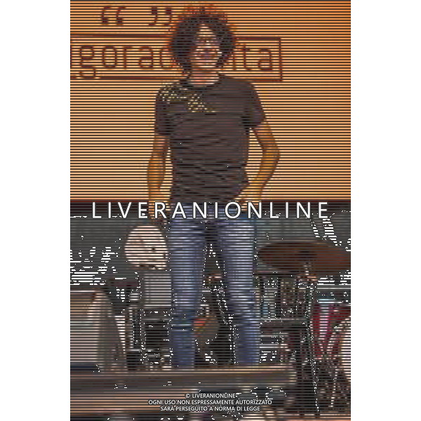 Giovanni Allevi - Revoluzione - Il coraggio di cambiare - Concerto cantante italiano, 28 agosto 2020 Piazza Vittorio Emanuele II, Rovigo, Italia Nella foto: Giovanni Allevi sale sul palco @LM/Alessio Marini / AGENZIA ALDO LIVERANI SAS