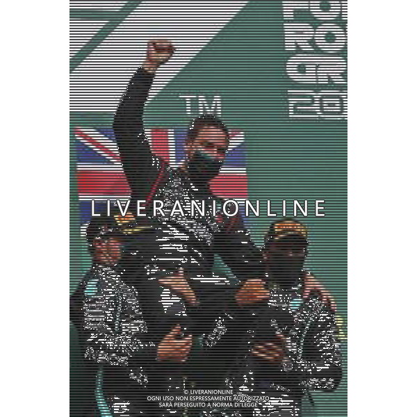 (L to R): Valtteri Bottas (FIN) Mercedes AMG F1 and Lewis Hamilton (GBR) Mercedes AMG F1 celebrate on the podium. 30.08.2020. Formula 1 World Championship, Rd 7, Belgian Grand Prix, Spa Francorchamps, Belgium, Race Day. - www.xpbimages.com, EMail: requests@xpbimages.com © Copyright: Batchelor / XPB Images/ AGENZIA ALDO LIVERANI SAS - ITALY ONLY EDITORIAL USE ONLY