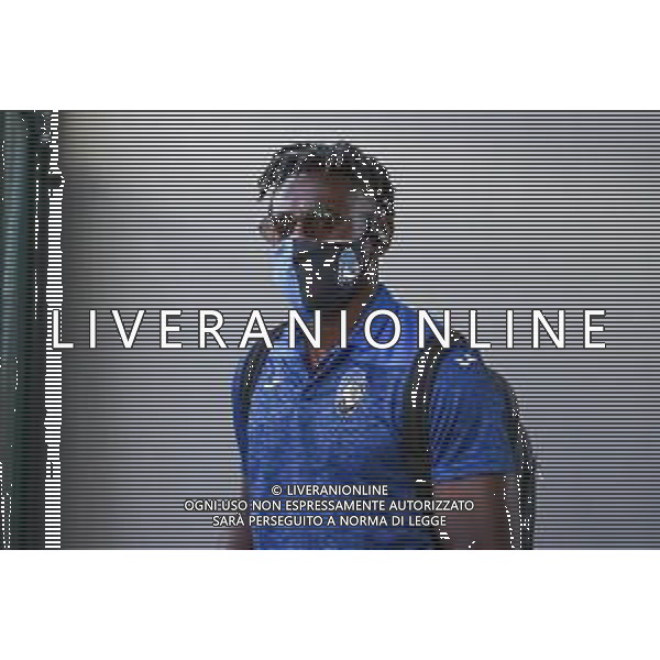 LISBON, PORTUGAL - AUGUST 10: Atalanta BC forward Duvan Zapata arrives in Lisbon with the Atalanta team for the Champions League Quarter Finals at Humberto Delgado Airport on August 10, 2020 in Lisbon, Portugal. (Photo by Carlos Rodrigues - UEFA/UEFA via Getty Images) AG ALDO LIVERANI SAS