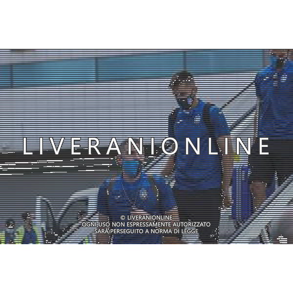 LISBON, PORTUGAL - AUGUST 10: Atalanta BC defender Robin Gosens arrives in Lisbon with the Atalanta team for the Champions League Quarter Finals at Humberto Delgado Airport on August 10, 2020 in Lisbon, Portugal. (Photo by Carlos Rodrigues - UEFA/UEFA via Getty Images) AG ALDO LIVERANI SAS