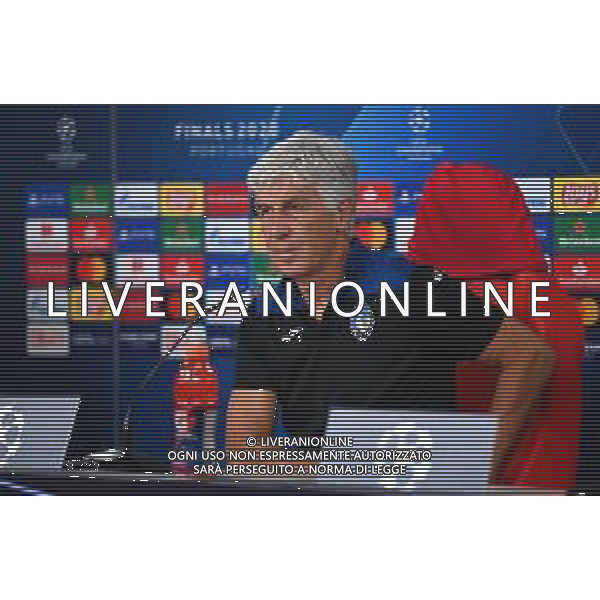 LISBON, PORTUGAL - AUGUST 11: Gian Piero Gasperini, Manager of Atalanta speaks to the media during the Atalanta Press Conference ahead of the UEFA Champions League Quarter Final match between Atalanta and PSG at Estadio do Sport Lisboa e Benfica on August 11, 2020 in Lisbon, Portugal. (Photo by UEFA - Handout/UEFA via Getty Images) AG ALDO LIVERANI SAS