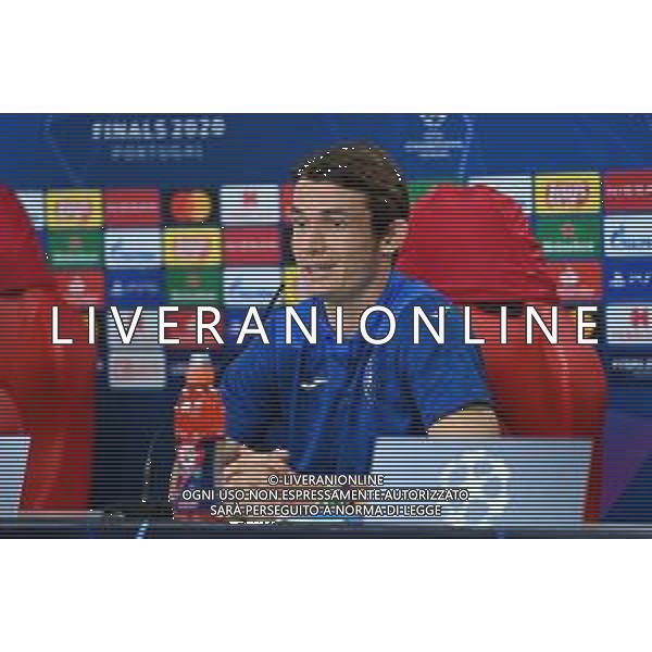 LISBON, PORTUGAL - AUGUST 11: Marten de Roon of Atalanta speaks to the media during the Atalanta Press Conference ahead of the UEFA Champions League Quarter Final match between Atalanta and PSG at Estadio do Sport Lisboa e Benfica on August 11, 2020 in Lisbon, Portugal. (Photo by UEFA - Handout/UEFA via Getty Images) AG ALDO LIVERANI SAS