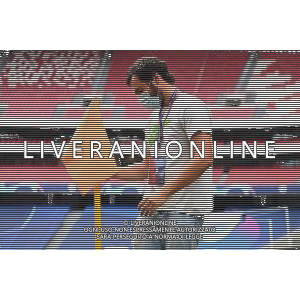 LISBON, PORTUGAL - AUGUST 11: The corner flag is placed during the Atalanta walk around ahead of the UEFA Champions League Quarter Final match between Atalanta and PSG at Estadio do Sport Lisboa e Benfica on August 11, 2020 in Lisbon, Portugal. (Photo by Michael Regan - UEFA/UEFA via Getty Images) AG ALDO LIVERANI SAS