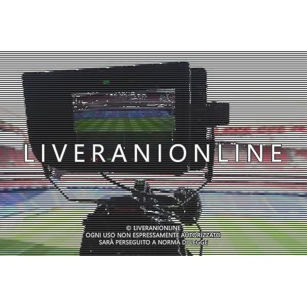 LISBON, PORTUGAL - AUGUST 11: A television camera is seen prior to the Atalanta walk around ahead of the UEFA Champions League Quarter Final match between Atalanta and PSG at Estadio do Sport Lisboa e Benfica on August 11, 2020 in Lisbon, Portugal. (Photo by Michael Regan - UEFA/UEFA via Getty Images) AG ALDO LIVERANI SAS