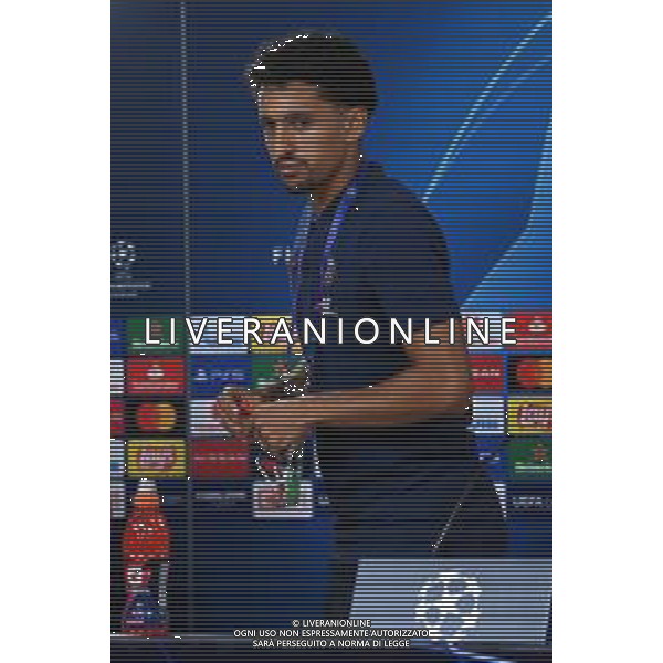 LISBON, PORTUGAL - AUGUST 11: In this UEFA Handout picture Marquinhos of PSG leaves after the PSG Press Conference ahead of the UEFA Champions League Quarter Final match between Atalanta and PSG at Estadio do Sport Lisboa e Benfica on August 11, 2020 in Lisbon, Portugal. (Photo by UEFA - Handout/UEFA via Getty Images) AG ALDO LIVERANI SAS