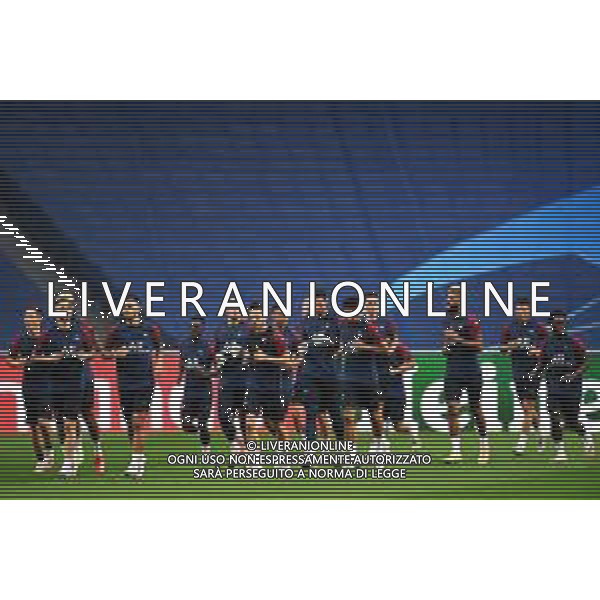 LISBON, PORTUGAL - AUGUST 11: Players of PSG warm up during the PSG Training Session ahead of the UEFA Champions League Quarter Final match between Atalanta and PSG at Estadio do Sport Lisboa e Benfica on August 11, 2020 in Lisbon, Portugal. (Photo by Michael Regan - UEFA/UEFA via Getty Images) AG ALDO LIVERANI SAS