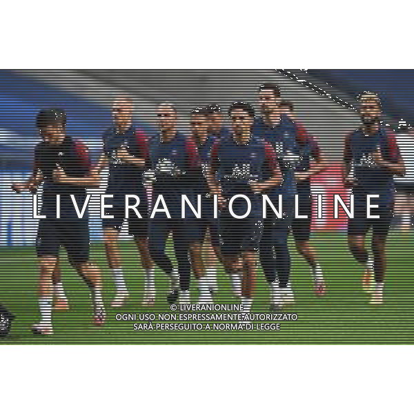 LISBON, PORTUGAL - AUGUST 11: Players of PSG warm up during the PSG Training Session ahead of the UEFA Champions League Quarter Final match between Atalanta and PSG at Estadio do Sport Lisboa e Benfica on August 11, 2020 in Lisbon, Portugal. (Photo by Michael Regan - UEFA/UEFA via Getty Images) AG ALDO LIVERANI SAS