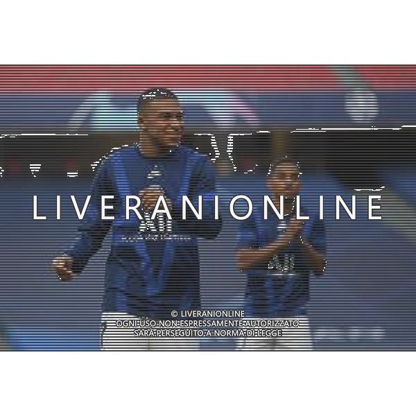 LISBON, PORTUGAL - AUGUST 12: Kylian Mbappe of Paris Saint-Germain warms up prior to the UEFA Champions League Quarter Final match between Atalanta and Paris Saint-Germain at Estadio do Sport Lisboa e Benfica on August 12, 2020 in Lisbon, Portugal. (Photo by Michael Regan - UEFA/UEFA via Getty Images) AG ALDO LIVERANI SAS