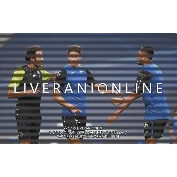 LISBON, PORTUGAL - AUGUST 12: Mattia Caldara and Jose Luis Palomino of Atalanta speaks to a member of the coaching team prior to the UEFA Champions League Quarter Final match between Atalanta and Paris Saint-Germain at Estadio do Sport Lisboa e Benfica on August 12, 2020 in Lisbon, Portugal. (Photo by Michael Regan - UEFA/UEFA via Getty Images) AG ALDO LIVERANI SAS