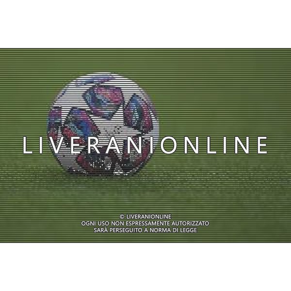 LISBON, PORTUGAL - AUGUST 12: The match ball is seen prior to the UEFA Champions League Quarter Final match between Atalanta and Paris Saint-Germain at Estadio do Sport Lisboa e Benfica on August 12, 2020 in Lisbon, Portugal. (Photo by Michael Regan - UEFA/UEFA via Getty Images) AG ALDO LIVERANI SAS