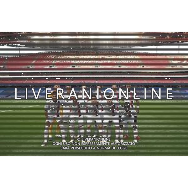 LISBON, PORTUGAL - AUGUST 12: The PSG team line up prior to the UEFA Champions League Quarter Final match between Atalanta and Paris Saint-Germain at Estadio do Sport Lisboa e Benfica on August 12, 2020 in Lisbon, Portugal. (Photo by UEFA - Handout/UEFA via Getty Images) AG ALDO LIVERANI SAS