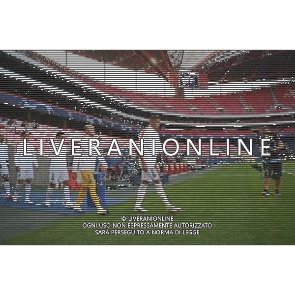 LISBON, PORTUGAL - AUGUST 12: Thiago Silva of Paris Saint-Germain walks out prior to the UEFA Champions League Quarter Final match between Atalanta and Paris Saint-Germain at Estadio do Sport Lisboa e Benfica on August 12, 2020 in Lisbon, Portugal. (Photo by UEFA - Handout/UEFA via Getty Images) AG ALDO LIVERANI SAS