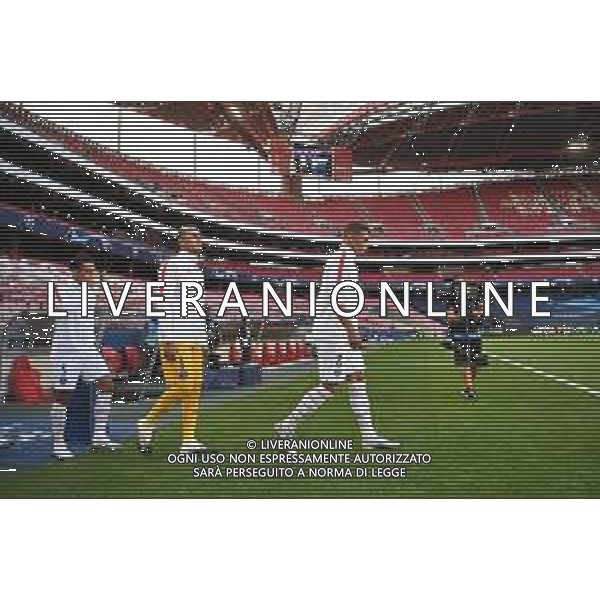 LISBON, PORTUGAL - AUGUST 12: Thiago Silva of Paris Saint-Germain walks out prior to the UEFA Champions League Quarter Final match between Atalanta and Paris Saint-Germain at Estadio do Sport Lisboa e Benfica on August 12, 2020 in Lisbon, Portugal. (Photo by UEFA - Handout/UEFA via Getty Images) AG ALDO LIVERANI SAS