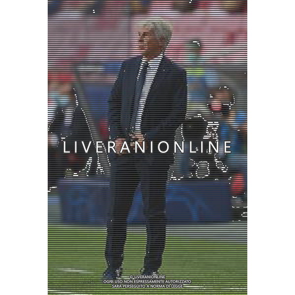 LISBON, PORTUGAL - AUGUST 12: Gian Piero Gasperini, Manager of Atalanta looks on during the UEFA Champions League Quarter Final match between Atalanta and Paris Saint-Germain at Estadio do Sport Lisboa e Benfica on August 12, 2020 in Lisbon, Portugal. (Photo by Michael Regan - UEFA/UEFA via Getty Images) AG ALDO LIVERANI SAS