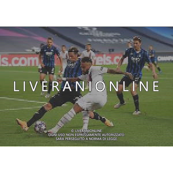 LISBON, PORTUGAL - AUGUST 12: Neymar of Paris Saint-Germain is challenged by Francesco Rossi of Atalanta during the UEFA Champions League Quarter Final match between Atalanta and Paris Saint-Germain at Estadio do Sport Lisboa e Benfica on August 12, 2020 in Lisbon, Portugal. (Photo by Michael Regan - UEFA/UEFA via Getty Images) AG ALDO LIVERANI SAS