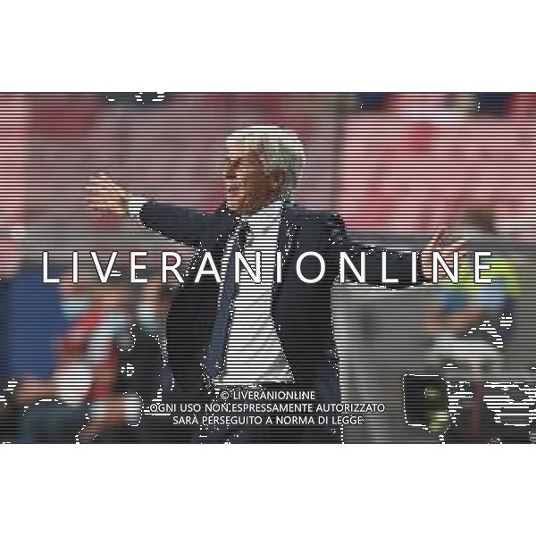 LISBON, PORTUGAL - AUGUST 12: Gian Piero Gasperini, Manager of Atalanta reacts during the UEFA Champions League Quarter Final match between Atalanta and Paris Saint-Germain at Estadio do Sport Lisboa e Benfica on August 12, 2020 in Lisbon, Portugal. (Photo by Michael Regan - UEFA/UEFA via Getty Images) AG ALDO LIVERANI SAS