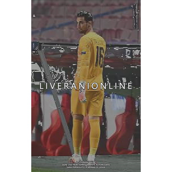 LISBON, PORTUGAL - AUGUST 12: Sergio Rico of Paris Saint-Germain walks back to the bench after warming up as Keylor Navas of Paris Saint-Germain (not pictured) doesn\'t need replacing through injury during the UEFA Champions League Quarter Final match between Atalanta and Paris Saint-Germain at Estadio do Sport Lisboa e Benfica on August 12, 2020 in Lisbon, Portugal. (Photo by Michael Regan - UEFA/UEFA via Getty Images) AG ALDO LIVERANI SAS