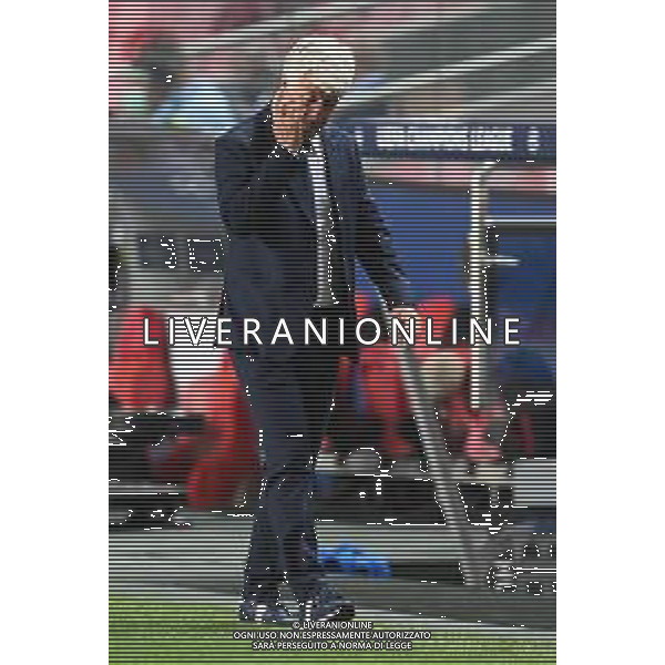 LISBON, PORTUGAL - AUGUST 12: Gian Piero Gasperini, Manager of Atalanta reacts during the UEFA Champions League Quarter Final match between Atalanta and Paris Saint-Germain at Estadio do Sport Lisboa e Benfica on August 12, 2020 in Lisbon, Portugal. (Photo by Michael Regan - UEFA/UEFA via Getty Images) AG ALDO LIVERANI SAS