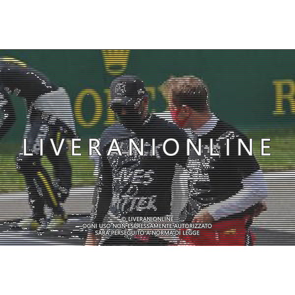 (L to R): Lewis Hamilton (GBR) Mercedes AMG F1 and Sebastian Vettel (GER) Ferrari on the grid. 30.08.2020. Formula 1 World Championship, Rd 7, Belgian Grand Prix, Spa Francorchamps, Belgium, Race Day. - www.xpbimages.com, EMail: requests@xpbimages.com © Copyright: Moy / XPB Images/ AGENZIA ALDO LIVERANI SAS - ITALY ONLY EDITORIAL USE ONLY