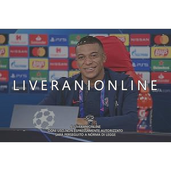 LISBON, PORTUGAL - AUGUST 18: Kylian Mbappe of Paris Saint-Germain speaks to the media during a press conference following the UEFA Champions League Semi Final match between RB Leipzig and Paris Saint-Germain F.C at Estadio do Sport Lisboa e Benfica on August 18, 2020 in Lisbon, Portugal. (Photo by UEFA - Handout/UEFA via Getty Images) AG ALDO LIVERANI SAS