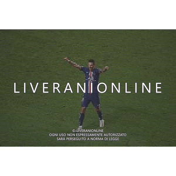 LISBON, PORTUGAL - AUGUST 18: Angel Di Maria of Paris Saint-Germain celebrates his sides fifth goal during the UEFA Champions League Semi Final match between RB Leipzig and Paris Saint-Germain F.C at Estadio do Sport Lisboa e Benfica on August 18, 2020 in Lisbon, Portugal. (Photo by Julian Finney - UEFA/UEFA via Getty Images) AG ALDO LIVERANI SAS