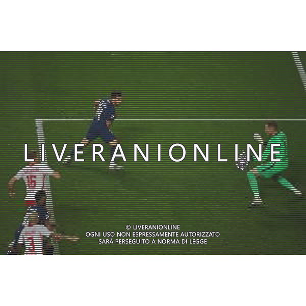 LISBON, PORTUGAL - AUGUST 18: Juan Bernat of Paris Saint-Germain scores his team\'s third goal during the UEFA Champions League Semi Final match between RB Leipzig and Paris Saint-Germain F.C at Estadio do Sport Lisboa e Benfica on August 18, 2020 in Lisbon, Portugal. (Photo by Julian Finney - UEFA/UEFA via Getty Images) AG ALDO LIVERANI SAS