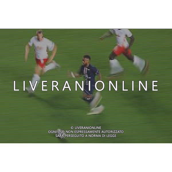 LISBON, PORTUGAL - AUGUST 18: Neymar of Paris Saint-Germain runs with the ball during the UEFA Champions League Semi Final match between RB Leipzig and Paris Saint-Germain F.C at Estadio do Sport Lisboa e Benfica on August 18, 2020 in Lisbon, Portugal. (Photo by Julian Finney - UEFA/UEFA via Getty Images) AG ALDO LIVERANI SAS