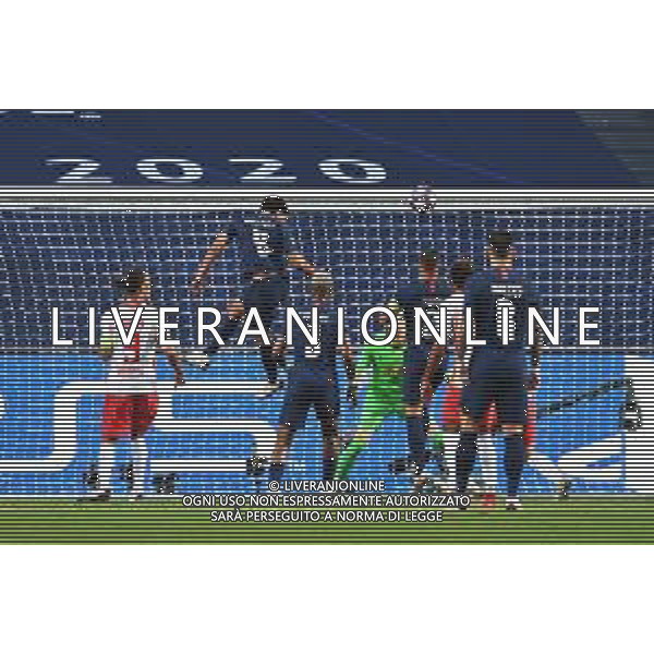LISBON, PORTUGAL - AUGUST 18: Marquinhos of Paris Saint-Germain scores his team\'s first goal during the UEFA Champions League Semi Final match between RB Leipzig and Paris Saint-Germain F.C at Estadio do Sport Lisboa e Benfica on August 18, 2020 in Lisbon, Portugal. (Photo by Michael Regan - UEFA/UEFA via Getty Images) AG ALDO LIVERANI SAS