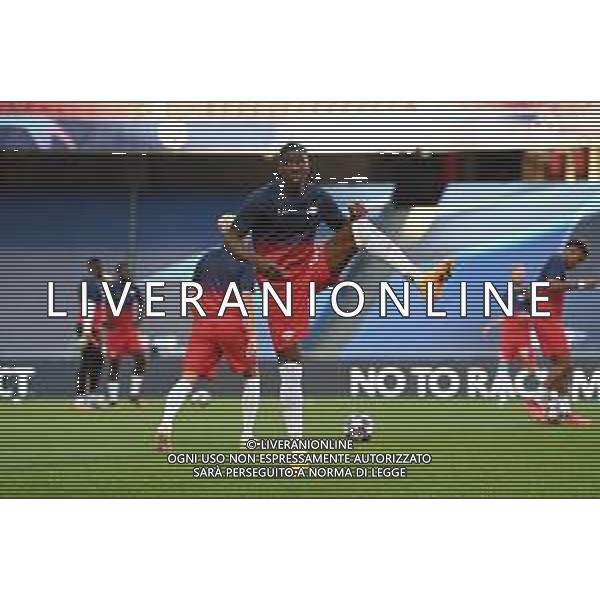 LISBON, PORTUGAL - AUGUST 18: Nordi Mukiele of RB Leipzig warms up prior to the UEFA Champions League Semi Final match between RB Leipzig and Paris Saint-Germain F.C at Estadio do Sport Lisboa e Benfica on August 18, 2020 in Lisbon, Portugal. (Photo by Michael Regan - UEFA/UEFA via Getty Images) AG ALDO LIVERANI SAS