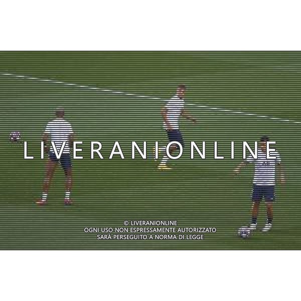 LISBON, PORTUGAL - AUGUST 18: Kylian Mbappe of Paris Saint-Germain warms up prior to the UEFA Champions League Semi Final match between RB Leipzig and Paris Saint-Germain F.C at Estadio do Sport Lisboa e Benfica on August 18, 2020 in Lisbon, Portugal. (Photo by Julian Finney - UEFA/UEFA via Getty Images) AG ALDO LIVERANI SAS