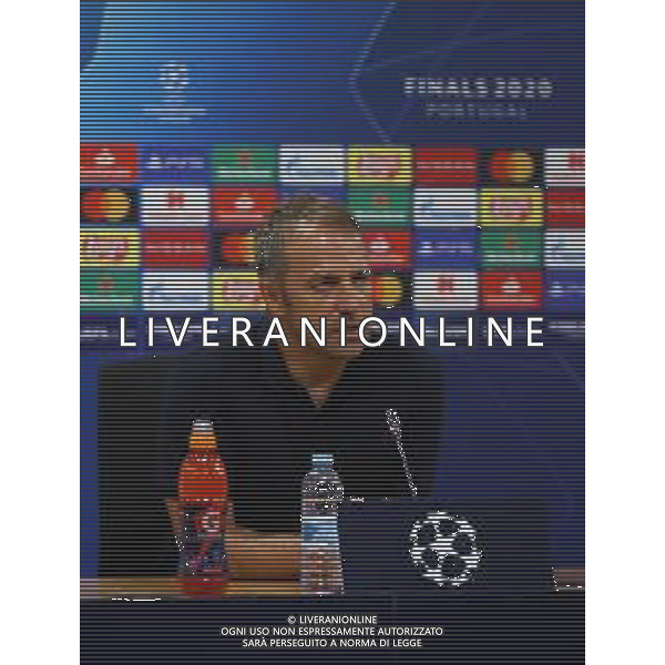 LISBON, PORTUGAL - AUGUST 19: Hans-Dieter Flick, Head Coach of Bayern Munich speaks to the media during a press conference following the UEFA Champions League Semi Final match between Olympique Lyonnais and Bayern Munich at Estadio Jose Alvalade on August 19, 2020 in Lisbon, Portugal. (Photo by UEFA - Handout/UEFA via Getty Images) AG ALDO LIVERANI SAS