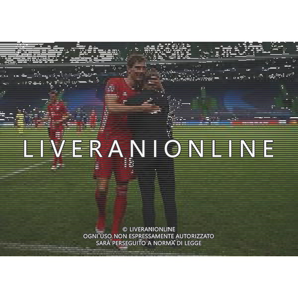 LISBON, PORTUGAL - AUGUST 19: Leon Goretzka of Bayern Munich hugs a member of staff following their victory in the UEFA Champions League Semi Final match between Olympique Lyonnais and Bayern Munich at Estadio Jose Alvalade on August 19, 2020 in Lisbon, Portugal. (Photo by Julian Finney - UEFA/UEFA via Getty Images) AG ALDO LIVERANI SAS